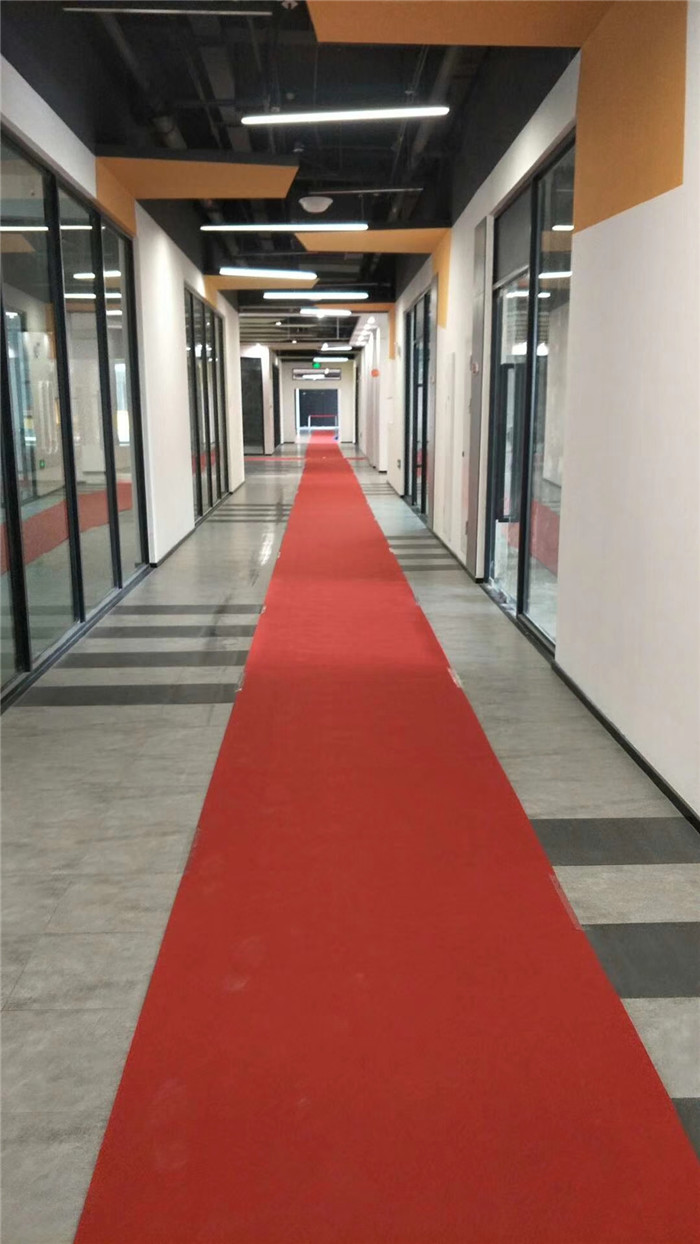 辦公室裝修使用定制辦公家具應(yīng)該注意什么？