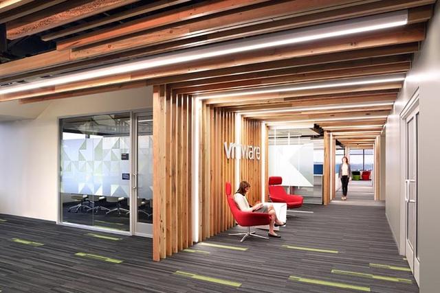 別小看回收木板條！美國VMware公司用它創(chuàng)造了獨(dú)特的木質(zhì)