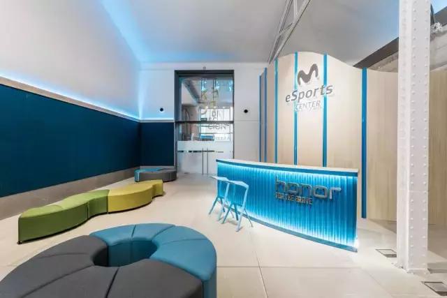 就喜歡這種天馬行空的藍，馬德里Movistar Riders辦公室設計