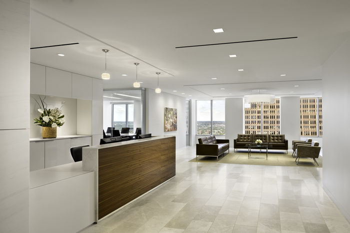 寫字樓正門放什么裝飾品？